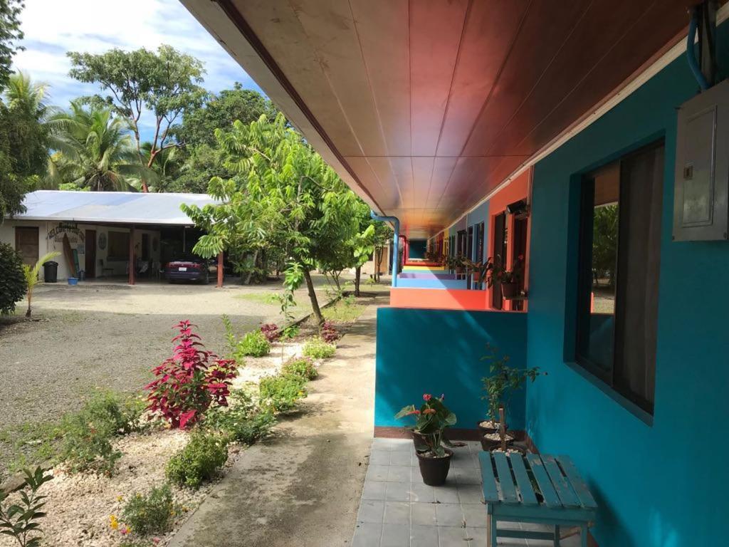 Cabinas Surf Side Cahuita Exterior photo